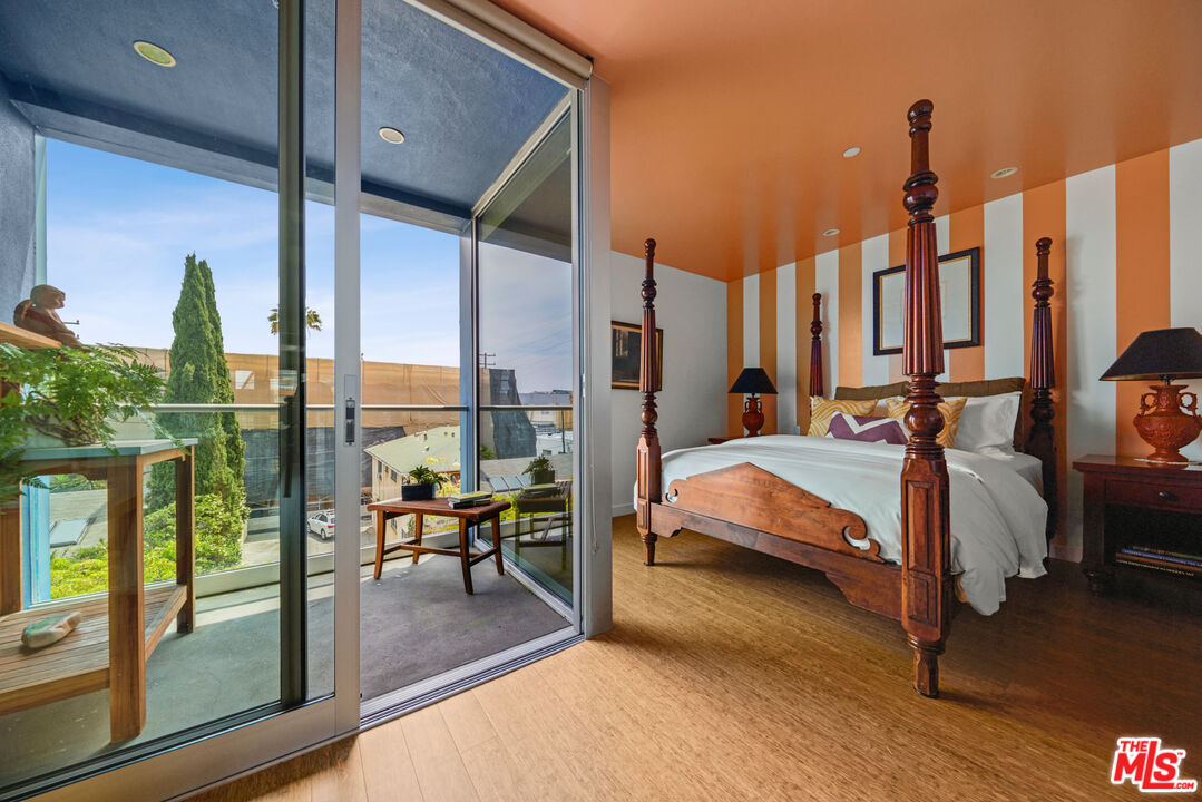 7907 Willoughby Ave Unit: 4