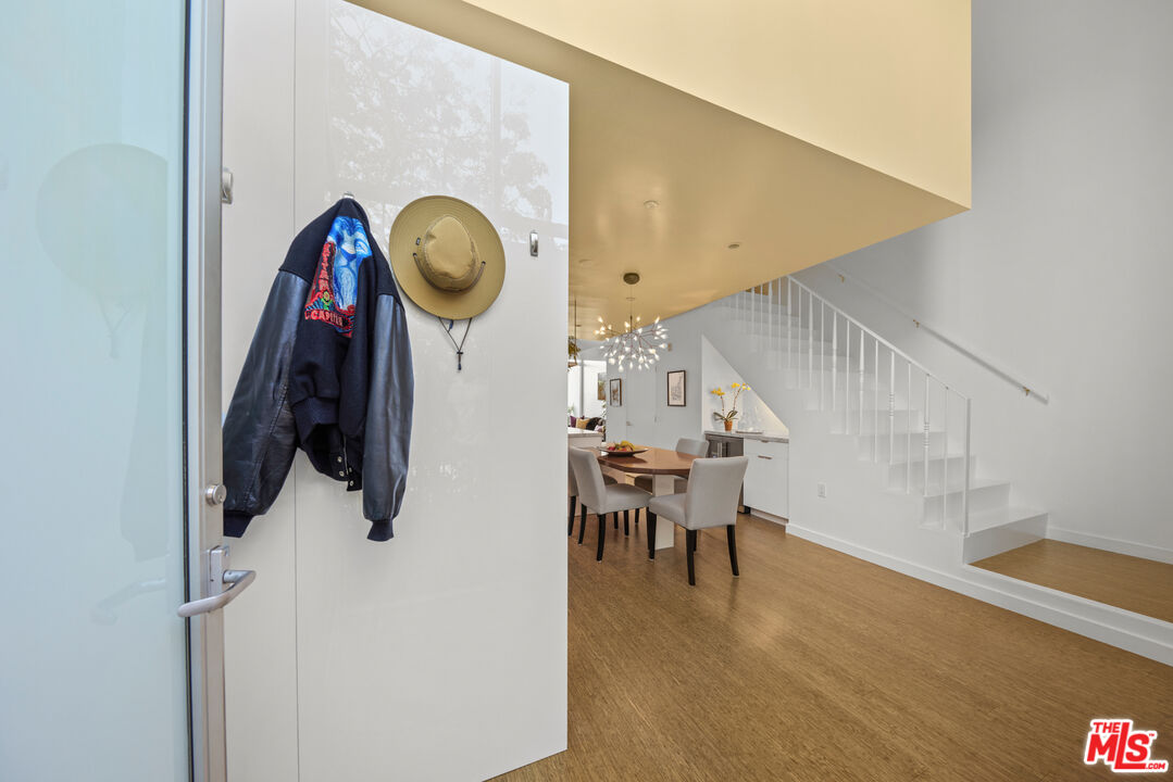 7907 Willoughby Ave Unit: 4