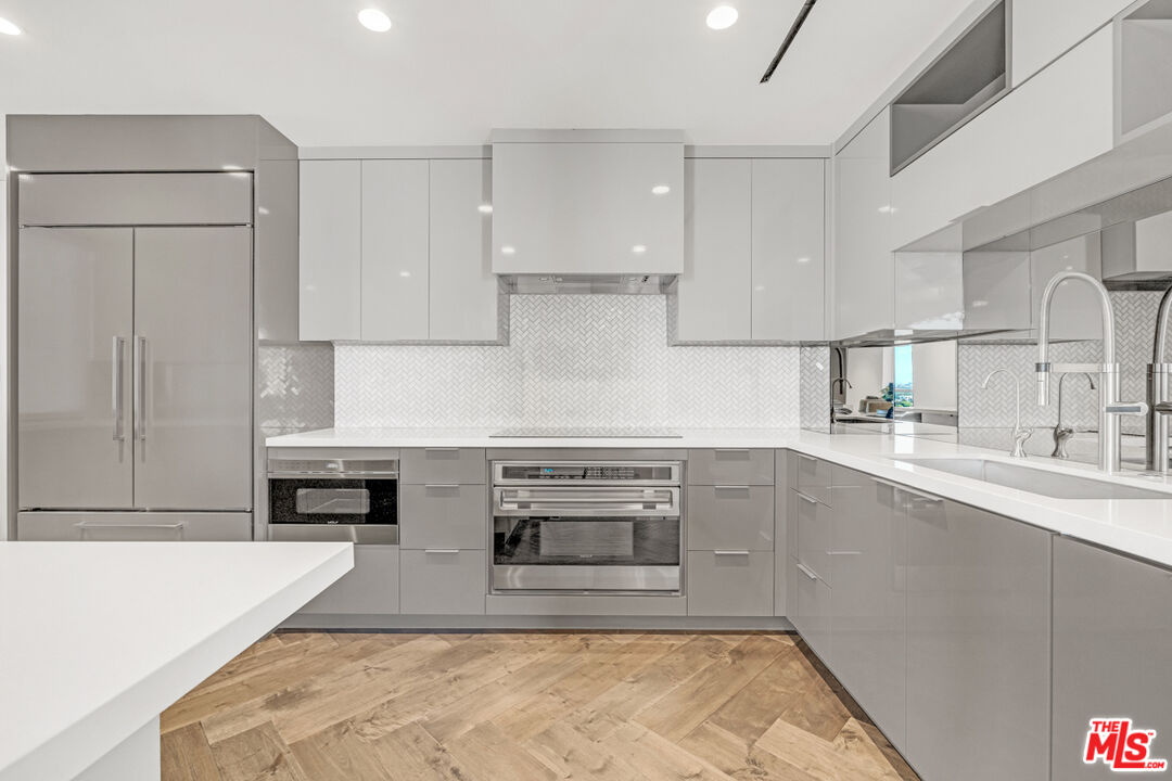 1100 Alta Loma Rd Unit: 1404