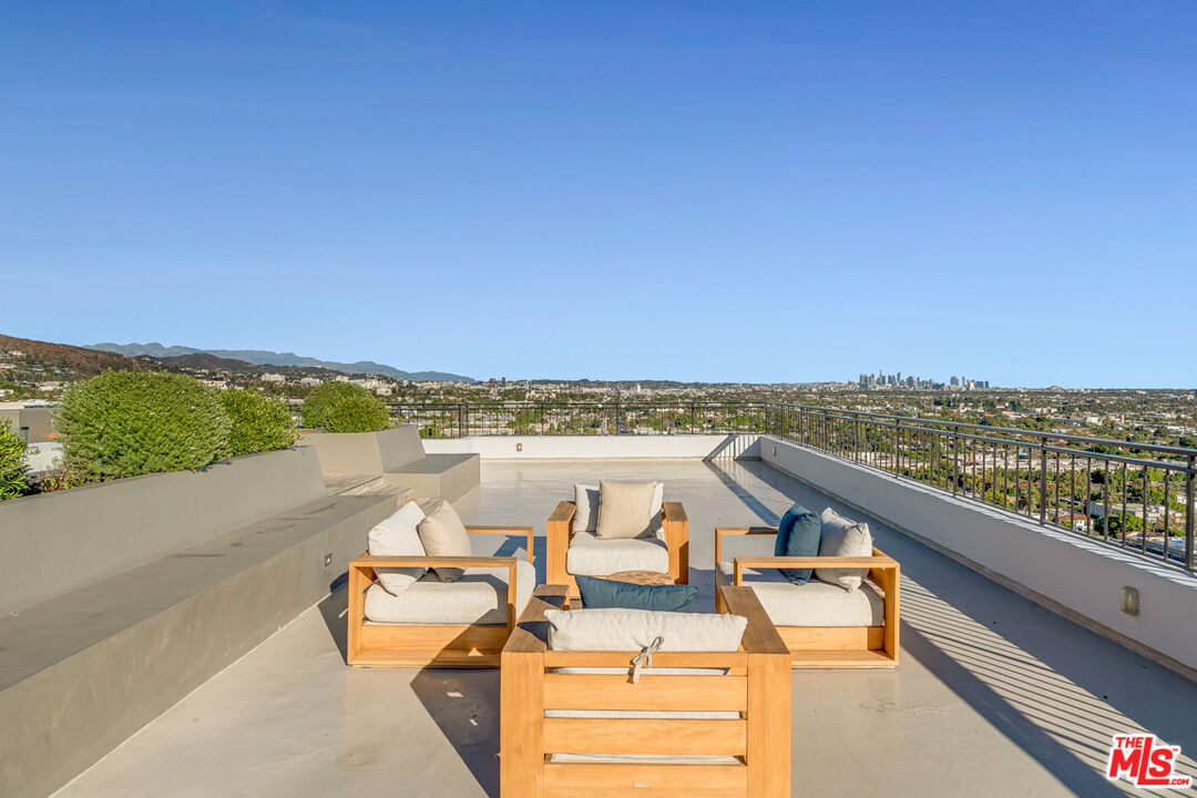 1100 Alta Loma Rd Unit: 1404