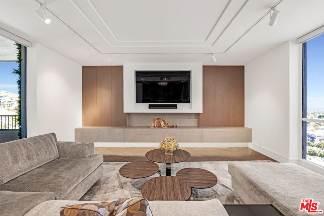 1100 Alta Loma Rd Unit: 1404