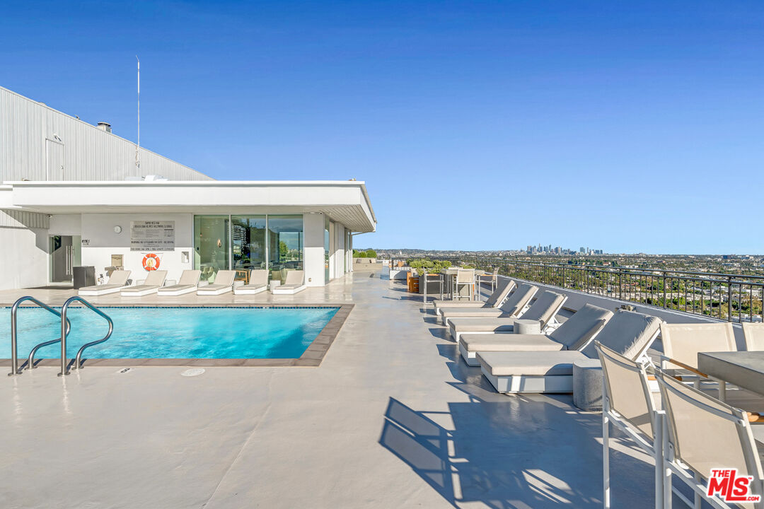 1100 Alta Loma Rd Unit: 1404