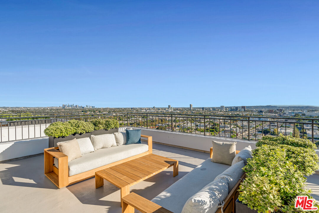 1100 Alta Loma Rd Unit: 1404