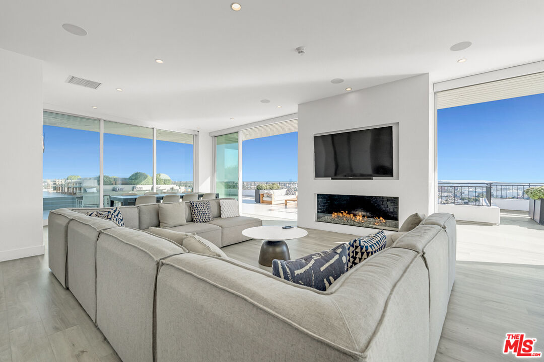 1100 Alta Loma Rd Unit: 1404