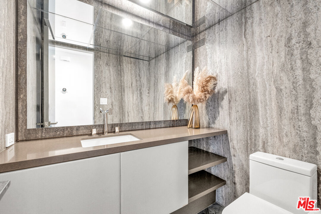 1100 Alta Loma Rd Unit: 1404