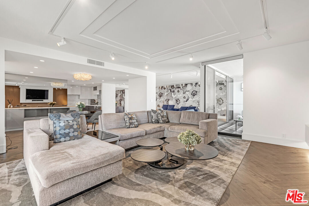 1100 Alta Loma Rd Unit: 1404