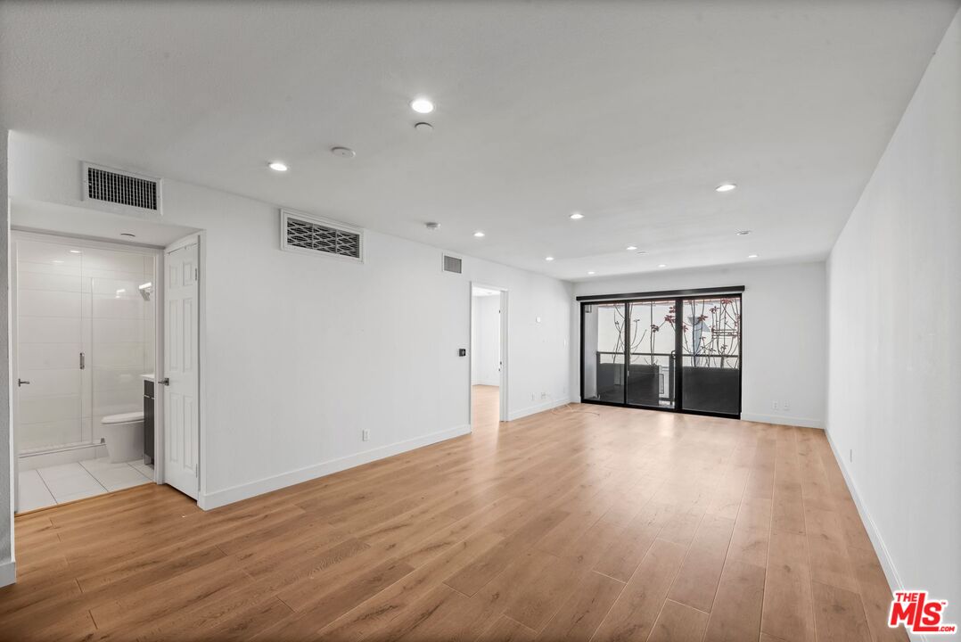 725 N Alfred St Unit: 209