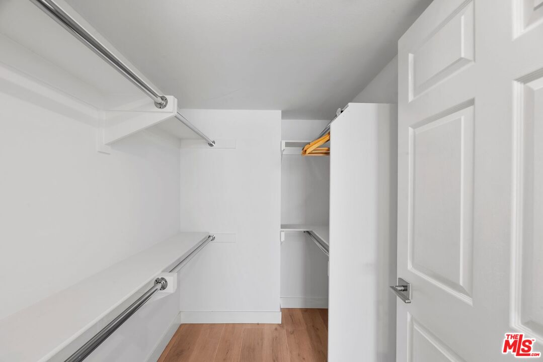 725 N Alfred St Unit: 209