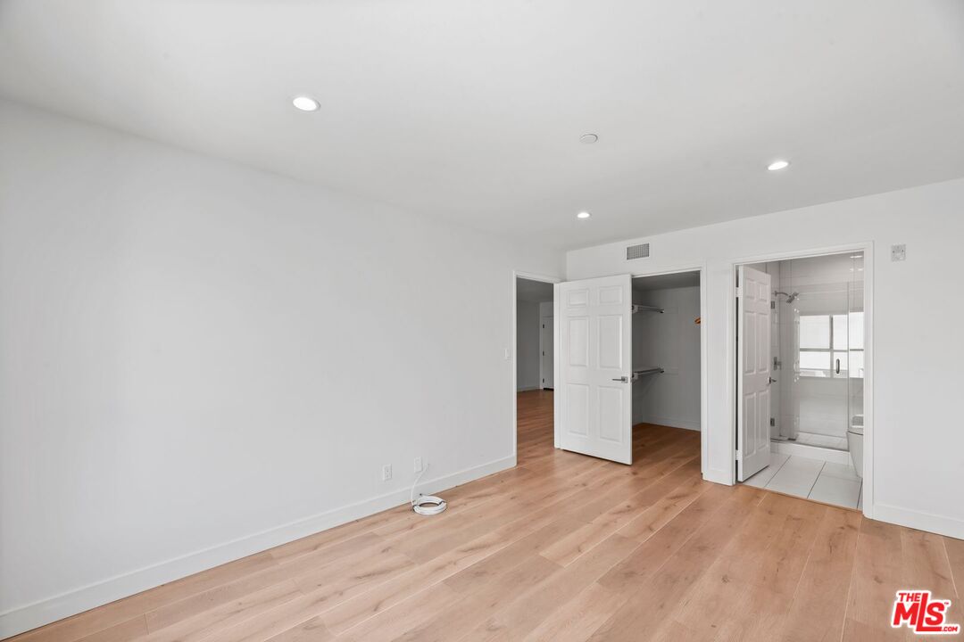 725 N Alfred St Unit: 209