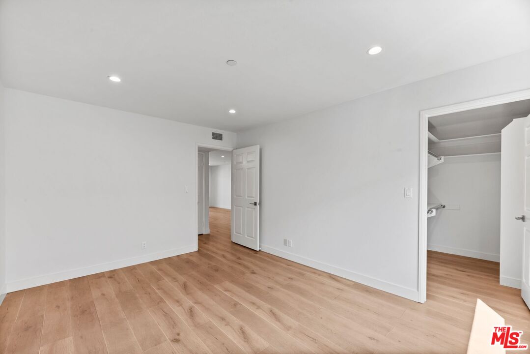 725 N Alfred St Unit: 209
