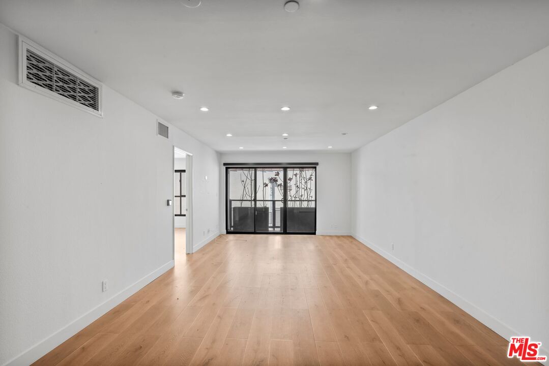 725 N Alfred St Unit: 209