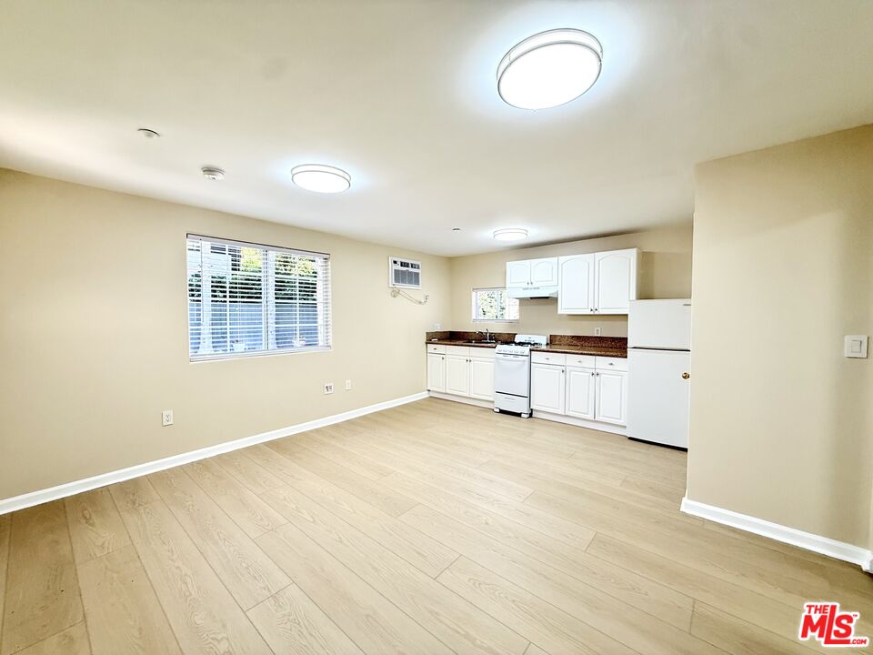 364 N San Vicente Blvd Unit: C