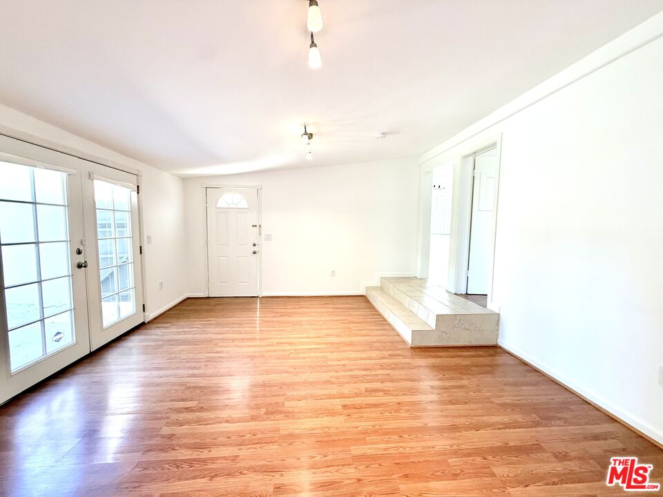 364 N San Vicente Blvd Unit: B