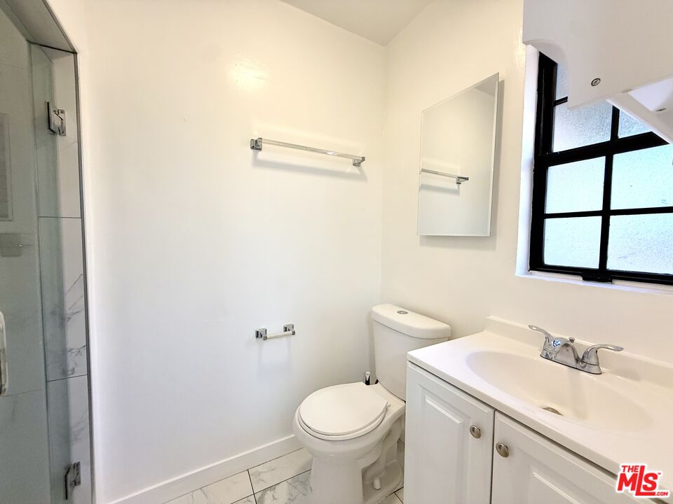 364 N San Vicente Blvd Unit: B