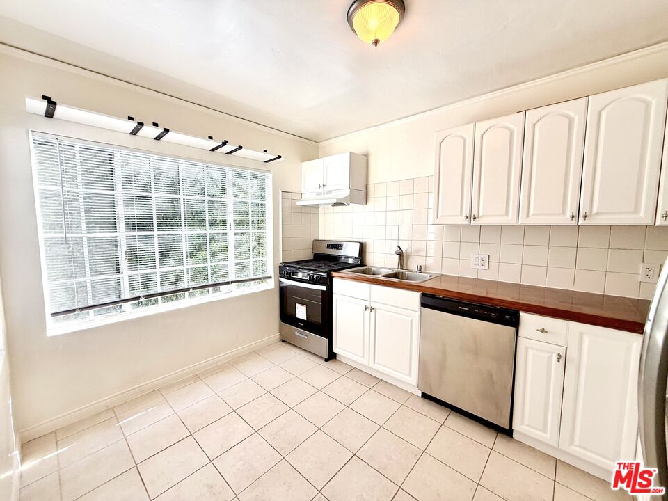 364 N San Vicente Blvd Unit: B