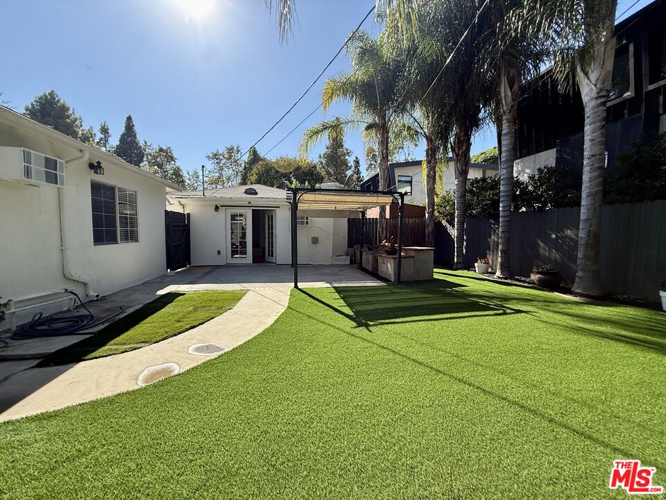 364 N San Vicente Blvd Unit: B