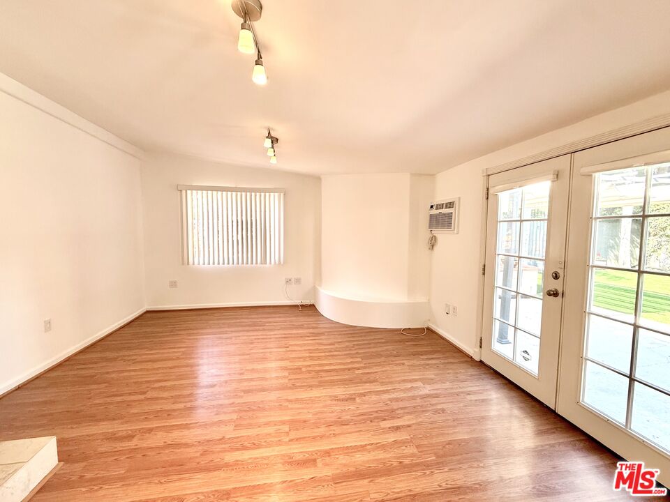 364 N San Vicente Blvd Unit: B