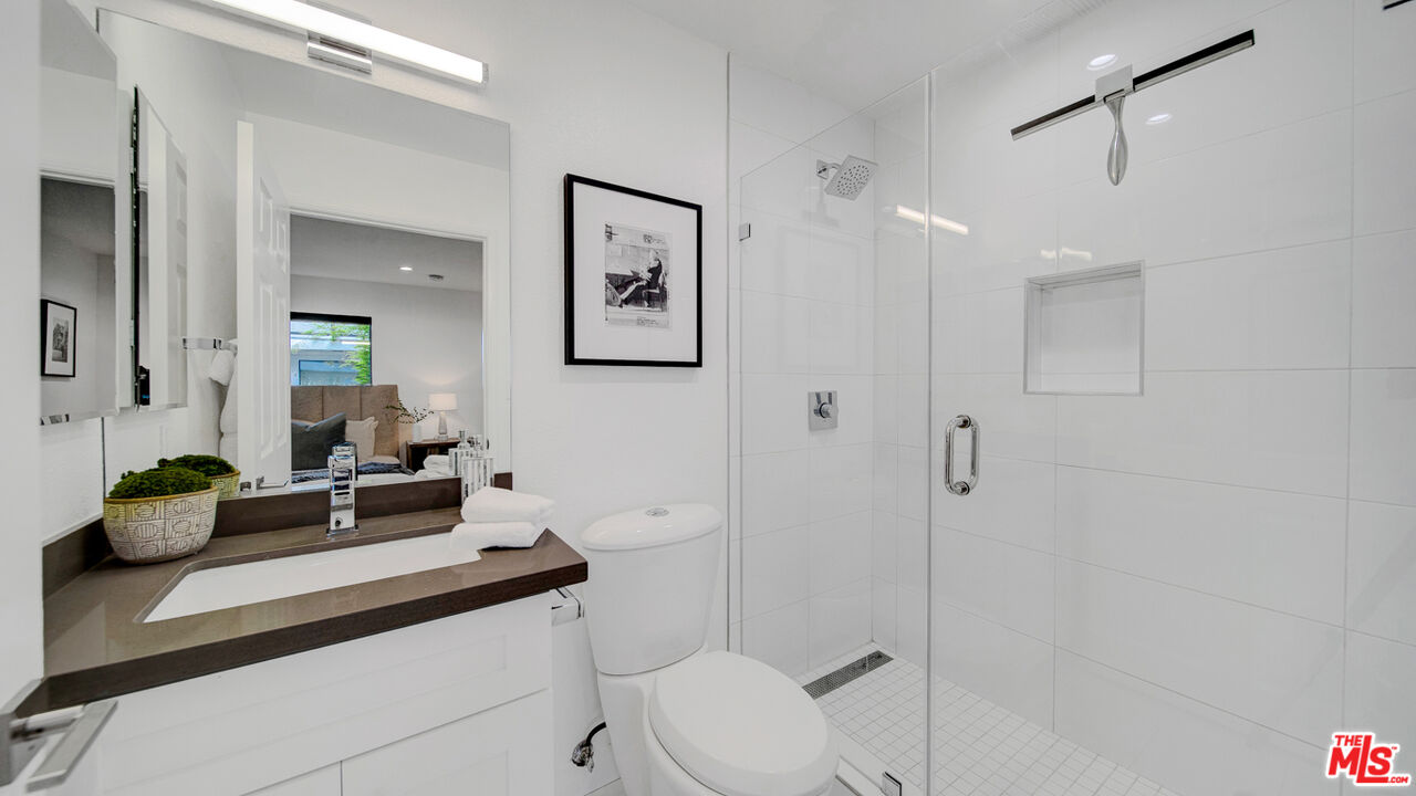 725 N Alfred St Unit: 108