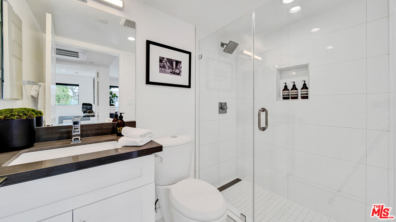 725 N Alfred St Unit: 108