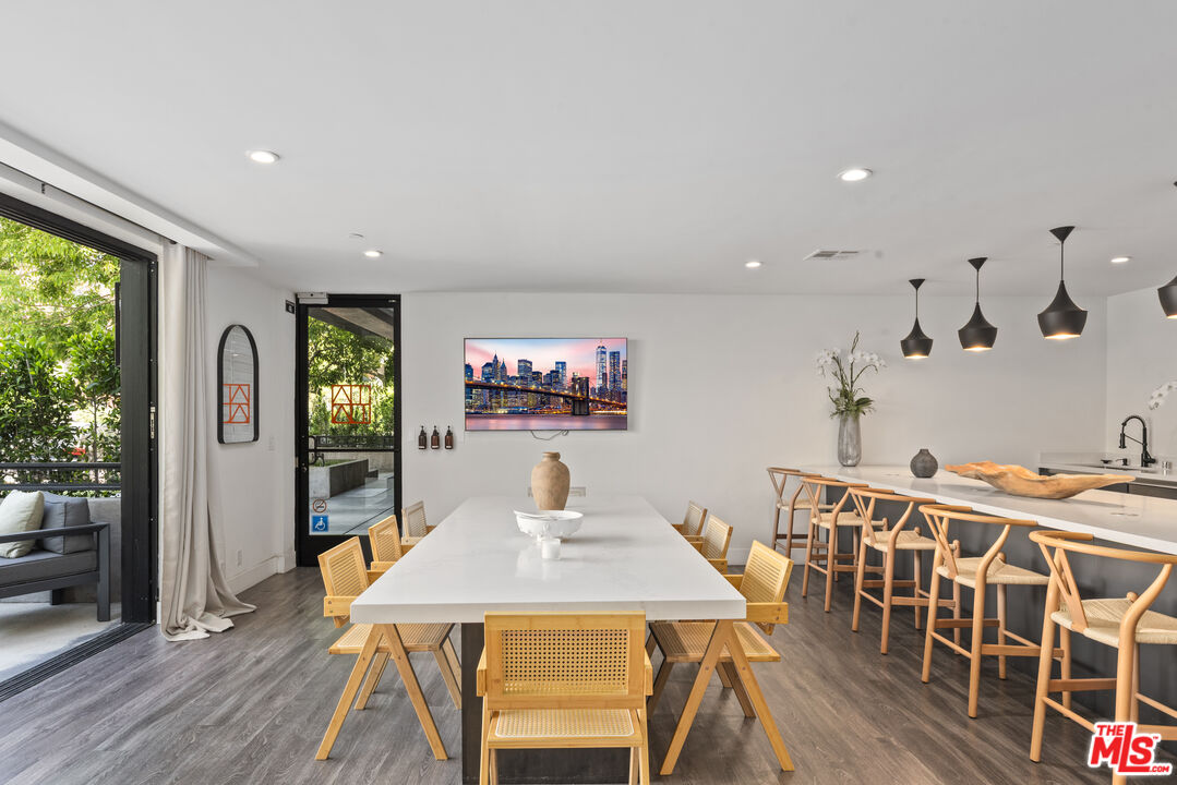 725 N Alfred St Unit: 108