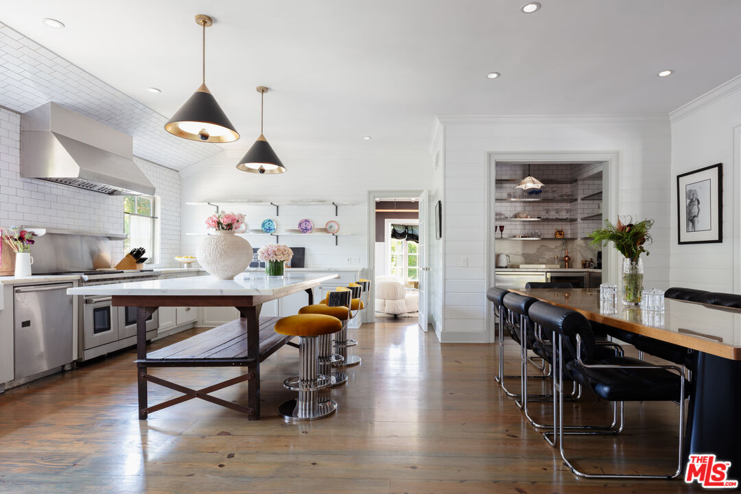 250 S Chadbourne Ave