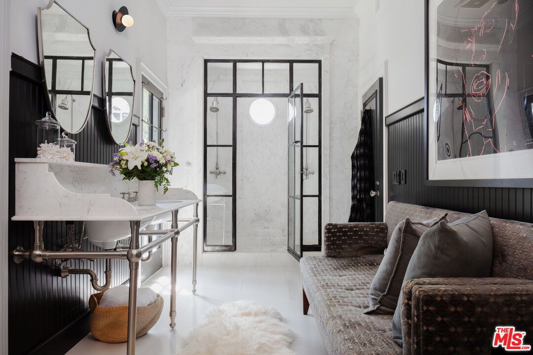 250 S Chadbourne Ave