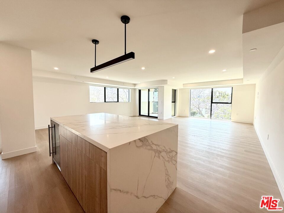 350 N Palm Dr Unit: 201