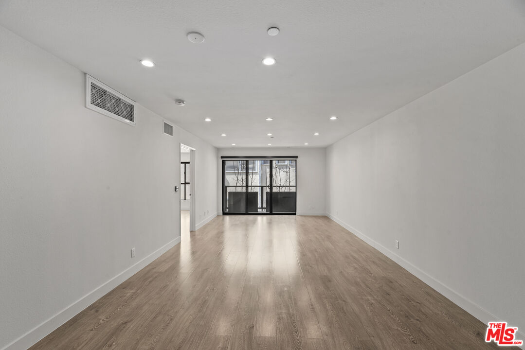 725 N Alfred St Unit: 109