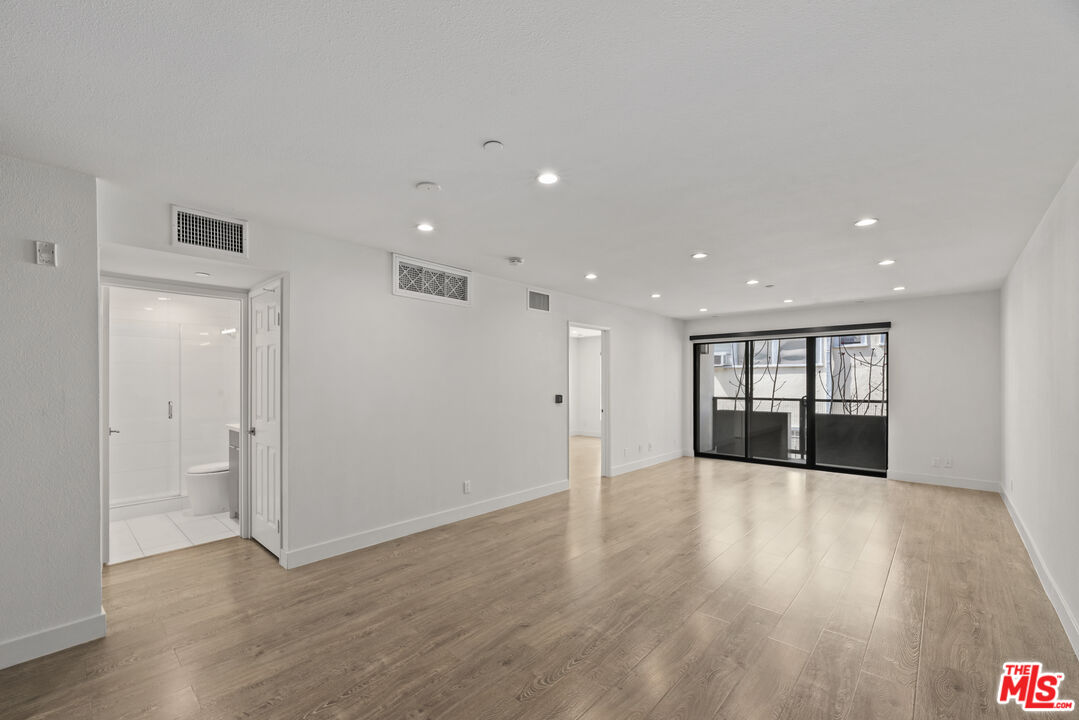 725 N Alfred St Unit: 109