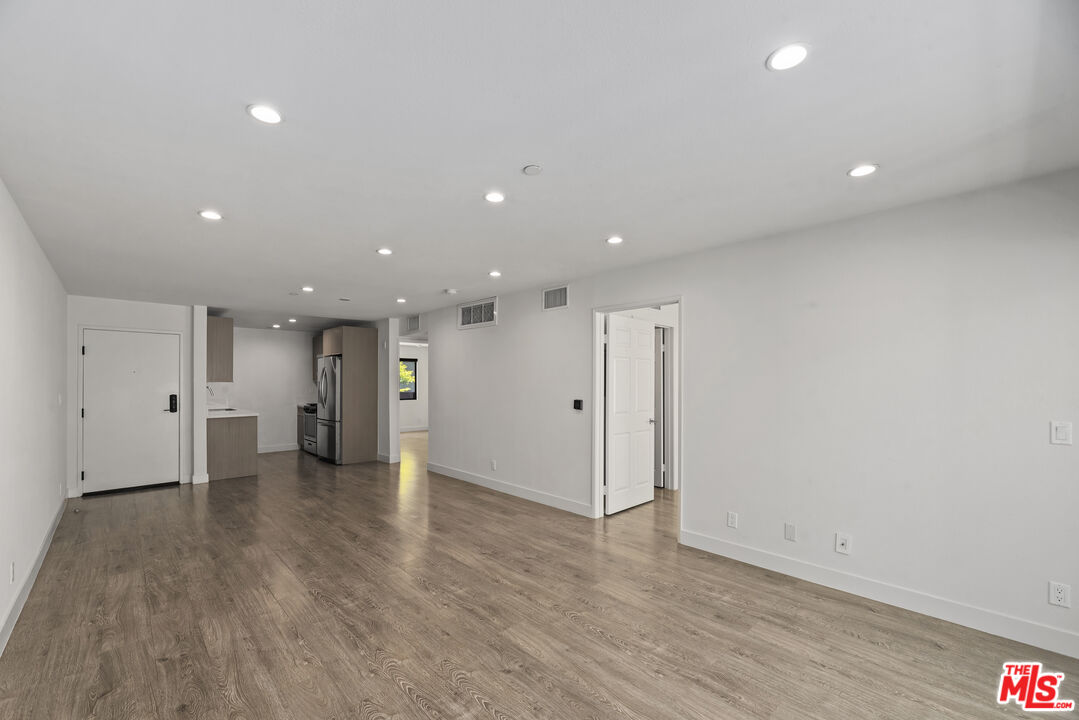 725 N Alfred St Unit: 109