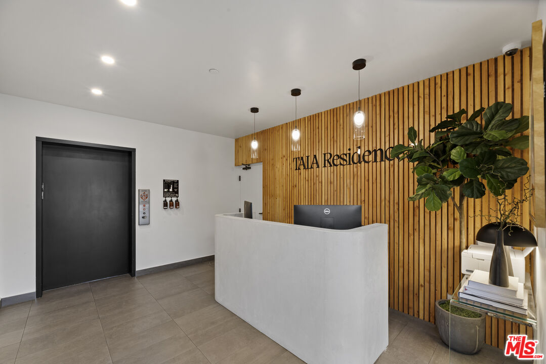 725 N Alfred St Unit: 109