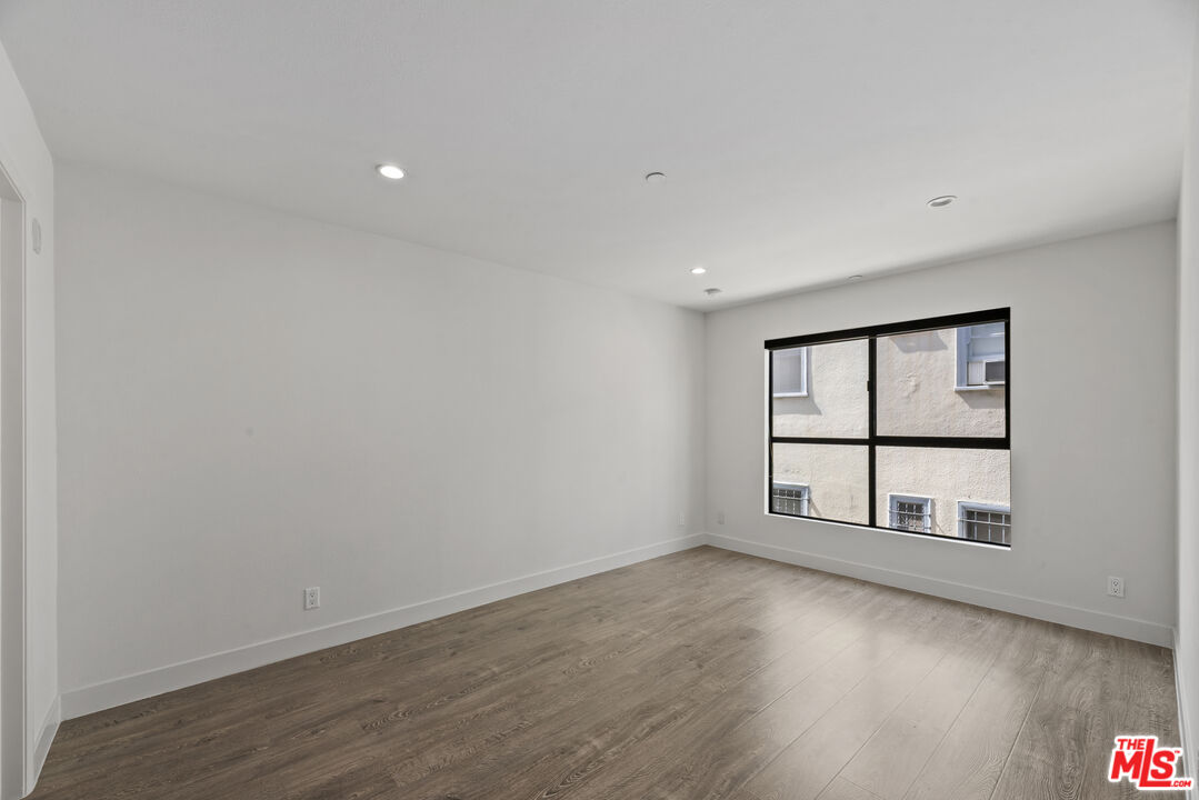 725 N Alfred St Unit: 109