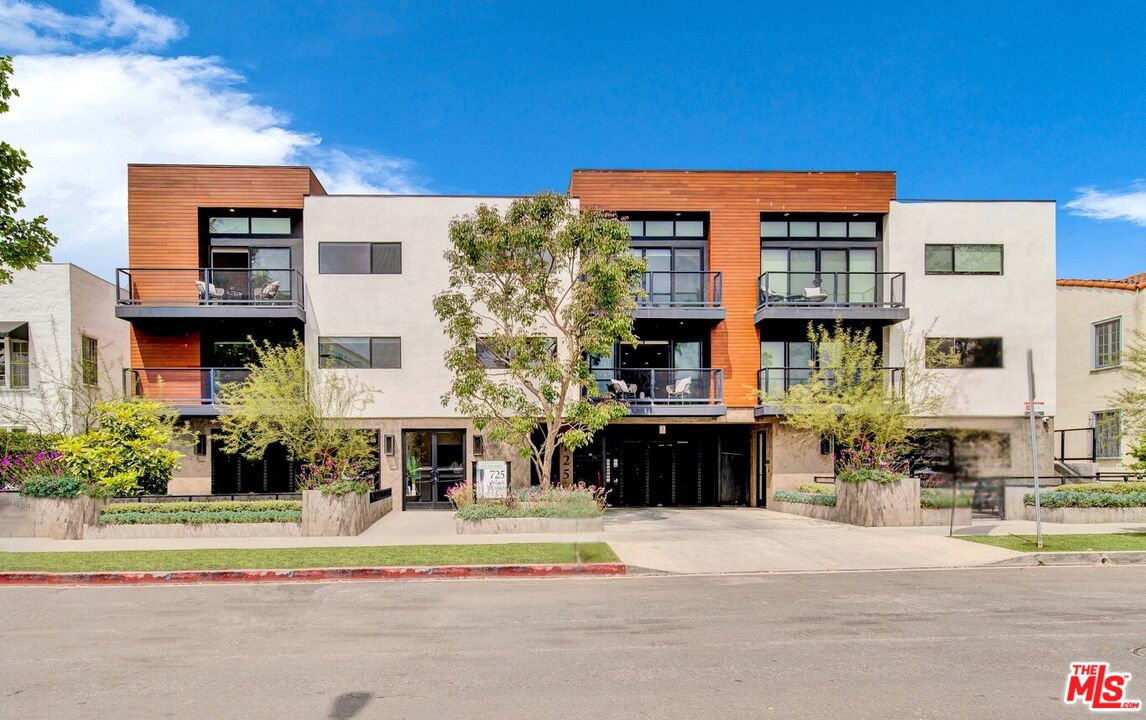 725 N Alfred St Unit: 109