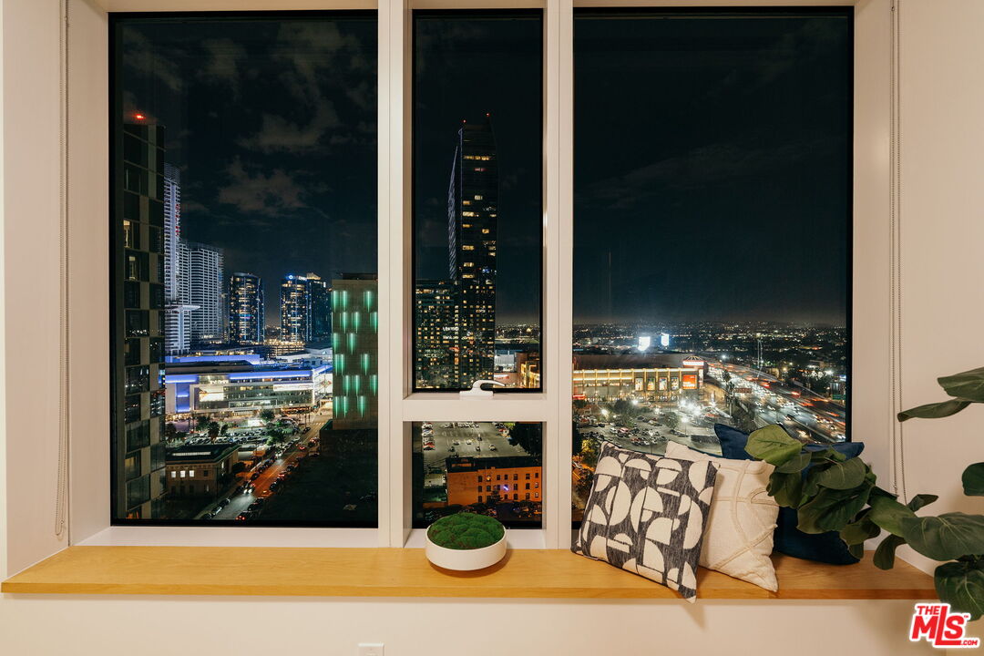 889 Francisco St Unit: 1801