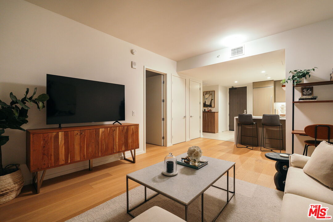 889 Francisco St Unit: 1801