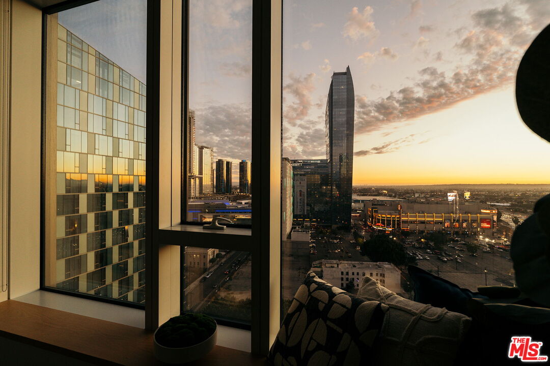 889 Francisco St Unit: 1801