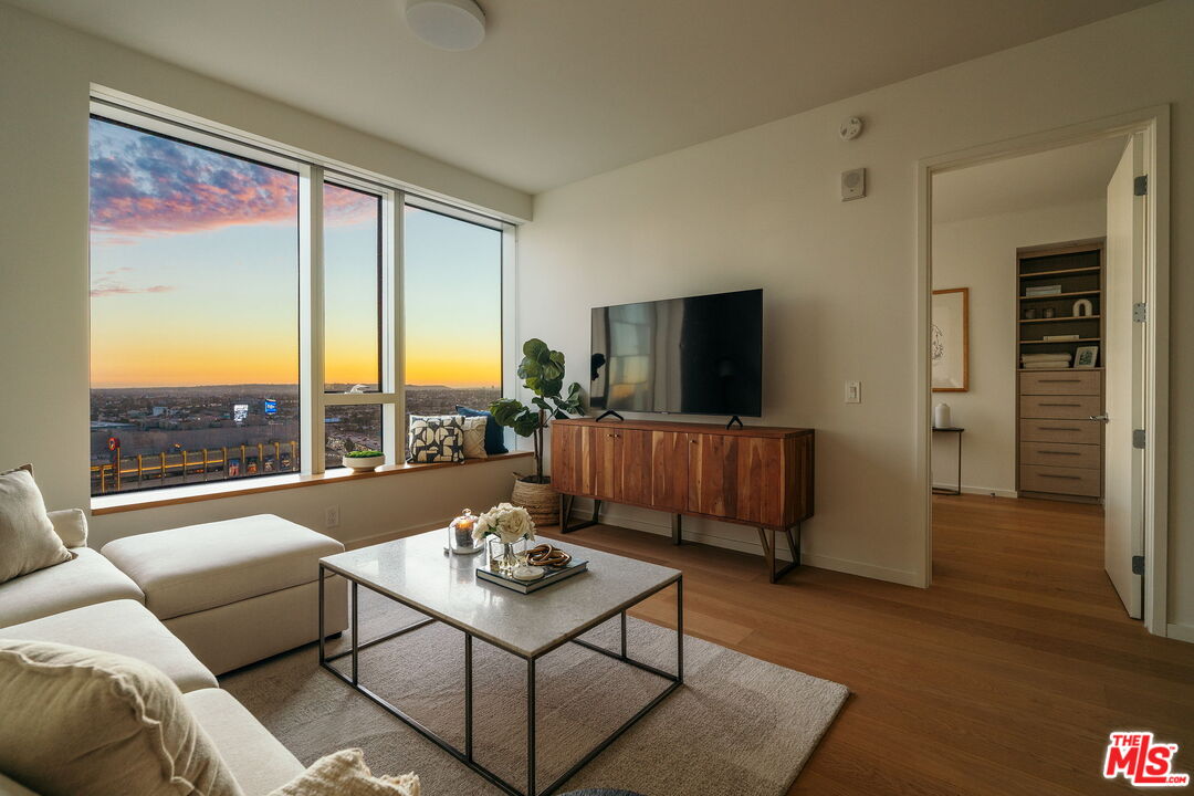 889 Francisco St Unit: 1801