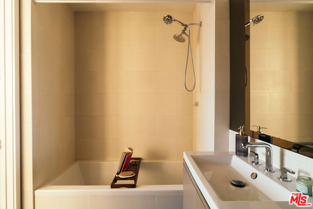 889 Francisco St Unit: 1801