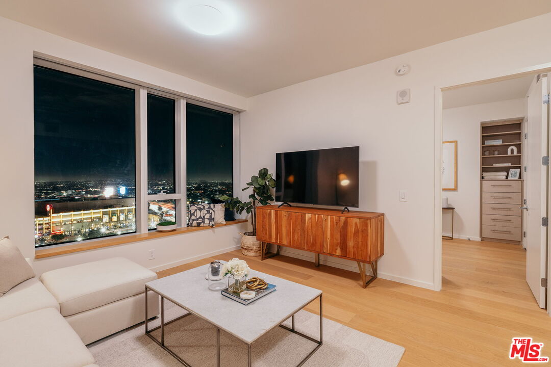 889 Francisco St Unit: 1801