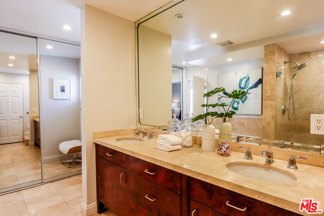 121 S Palm Dr Unit: 404