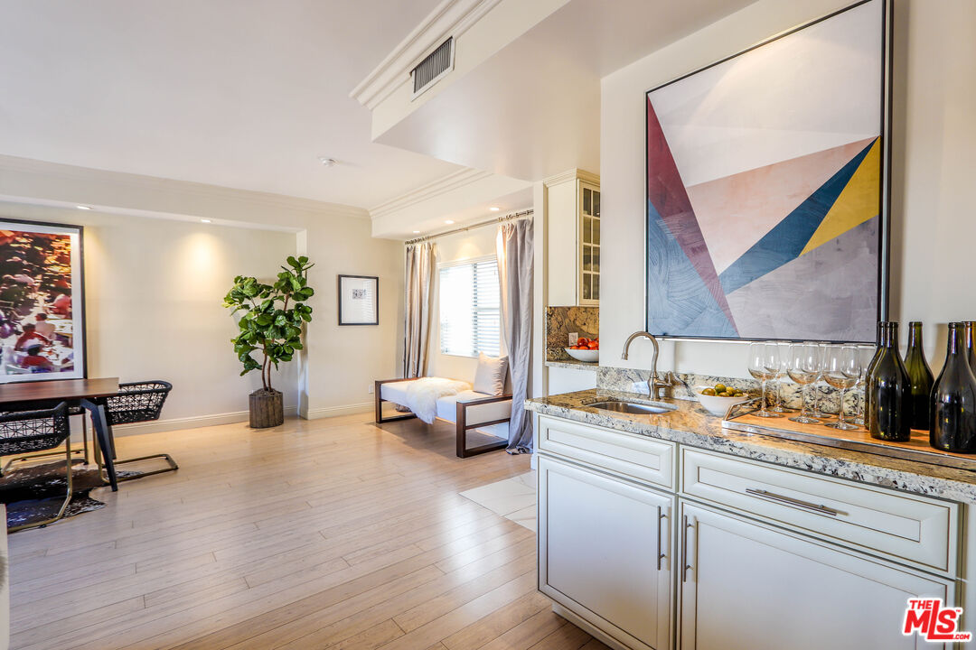 121 S Palm Dr Unit: 404