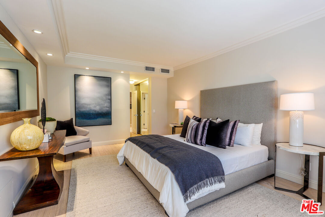 121 S Palm Dr Unit: 404