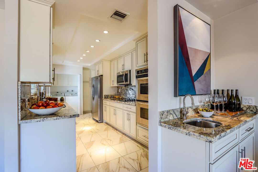 121 S Palm Dr Unit: 404