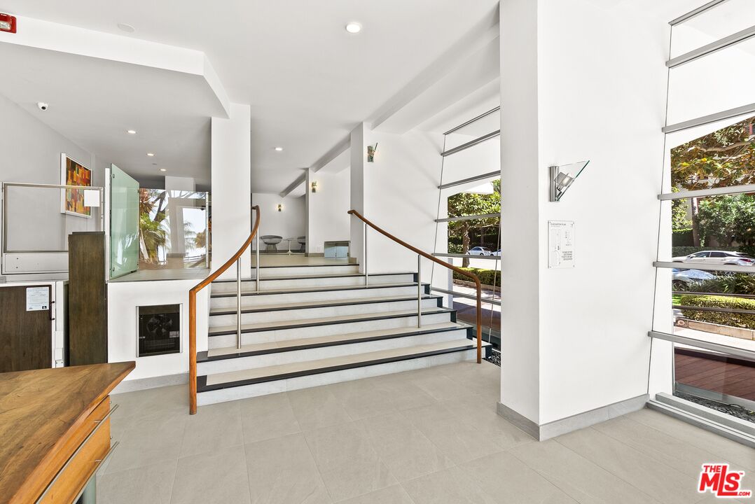 535 OCEAN AVE Unit: 1C