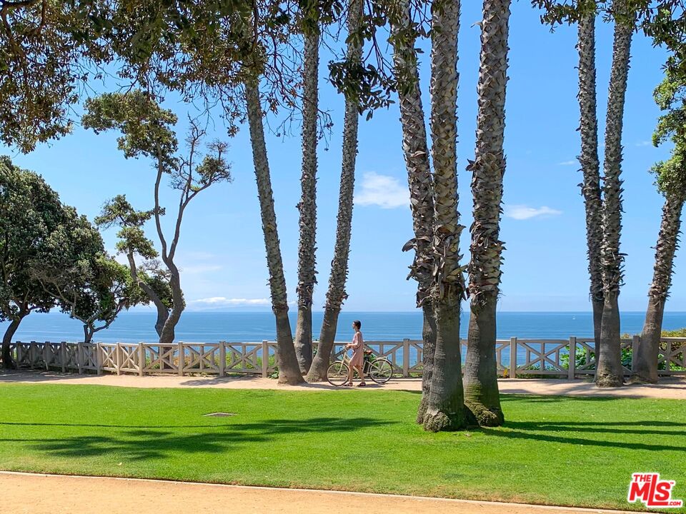 535 OCEAN AVE Unit: 1C