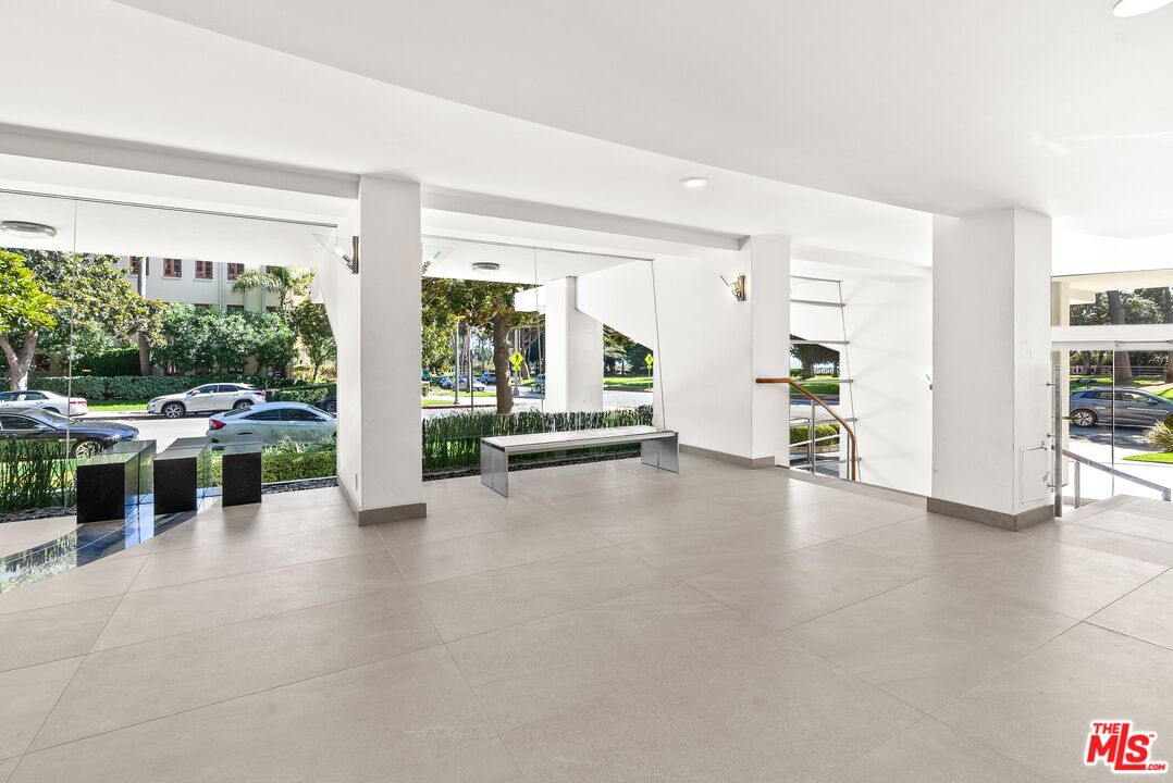 535 OCEAN AVE Unit: 1C