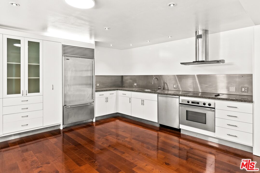 535 OCEAN AVE Unit: 1C