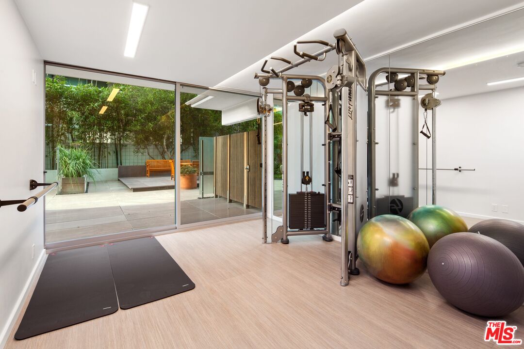 535 OCEAN AVE Unit: 1C