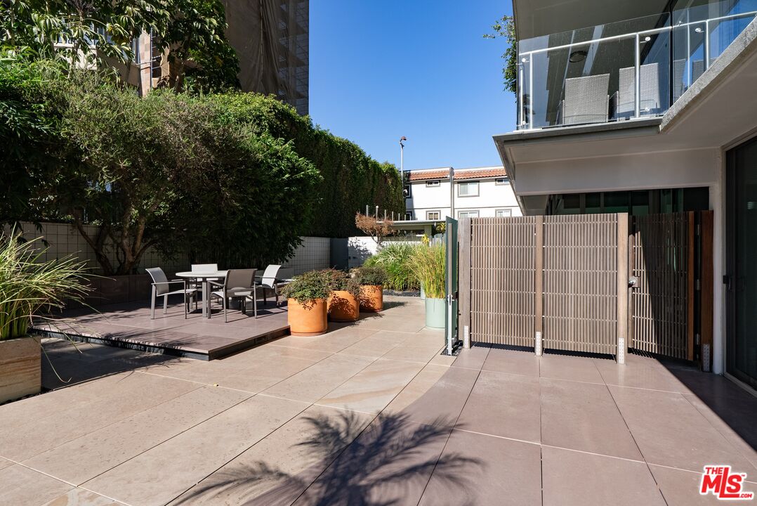 535 OCEAN AVE Unit: 1C