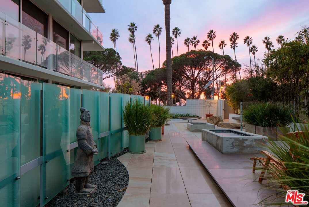 535 OCEAN AVE Unit: 1C